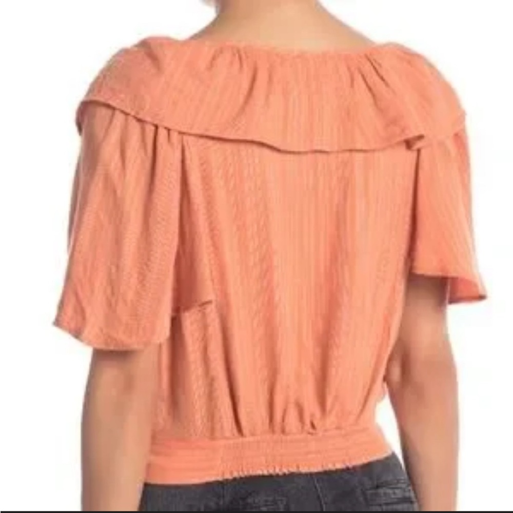 Free People "The Ramona tie-waist top cropped blouse Ruffle Neck
Peach Color L - Picture 2 of 9